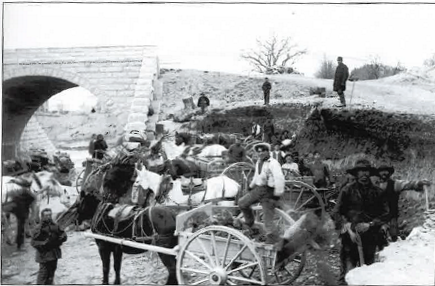 Laborers, photograph 1900's 